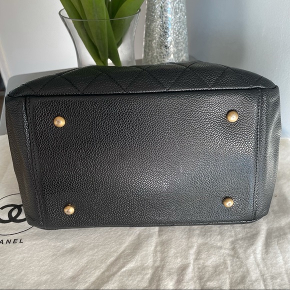 ❤️SOLD❤️ CHANEL Logo Quilted Timeless Caviar Petite Tote Bag - Picture 4 of 14